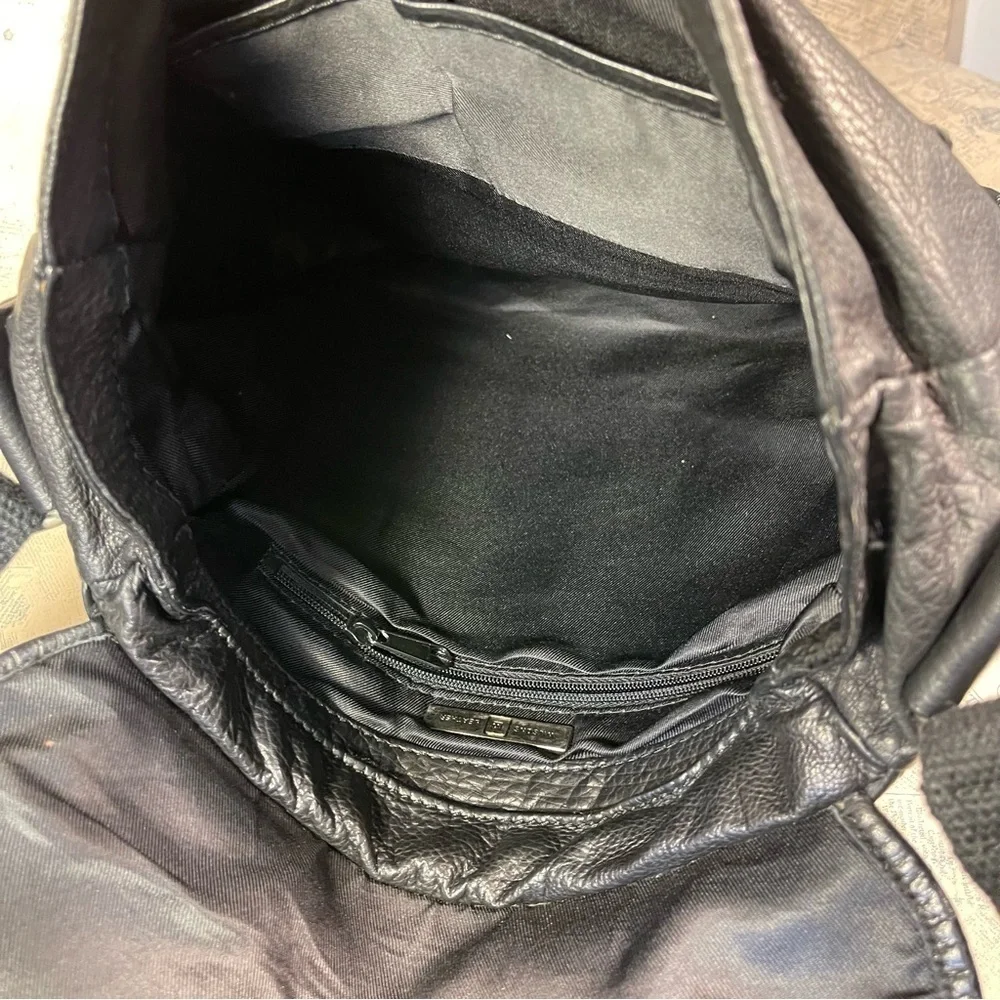 Wilsons Leather lightweight messenger bag